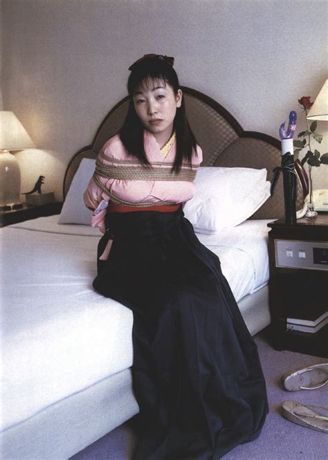 『緊縛愛恋4 紫の卒業』sandmスナイパー1998年6月号。モデル：こずえ