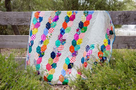 The Seedling Quilts Honeysuckle Quilt — Tales Of Cloth English