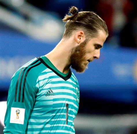 Maurizio sarri tries to substitute kepa arrizabalaga for willy caballero, but kepa refuses to come off and sarri is absolutely furious! WM 2018 - Spanien: Sergio Ramos, David de Gea in Kritik ...