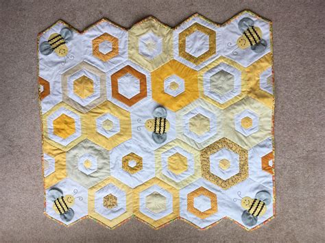 Honey Bee Quilt I Have Made This Three Times This Time I Backed It