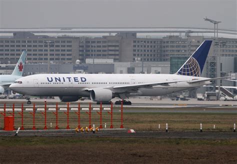 United Airlines N776ua Boeing 777 200 23012014 Fra Eddf