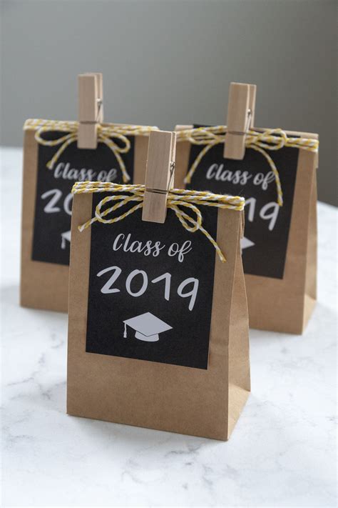 Make These Favor Bags For Your Graduation Party To Celebrate The Class Of 2019 Freeprintable
