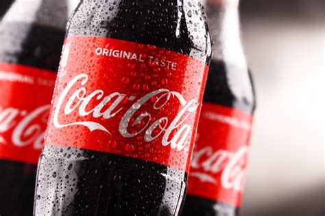 Coca‑cola та disney розробили міжгалактичні пляшечки. Coca-Cola się zmienia. Puszki nie będą już owijane plastikiem