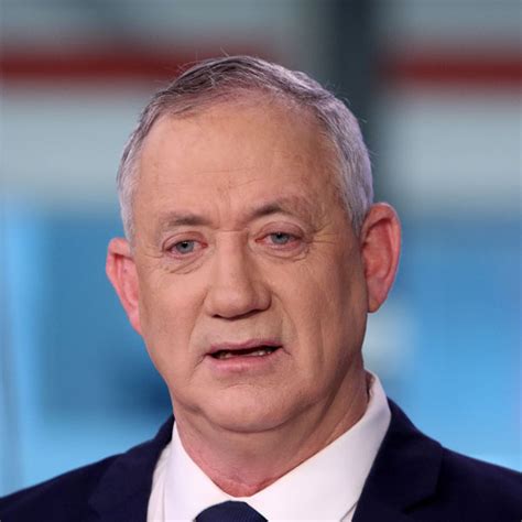 הצלם יעקב ספורטה והמקליט בני ליס חוזרים לשדה הקרב בעמק הבכא. בני גנץ - כלכליסט - 100 המשפיעים - 2020