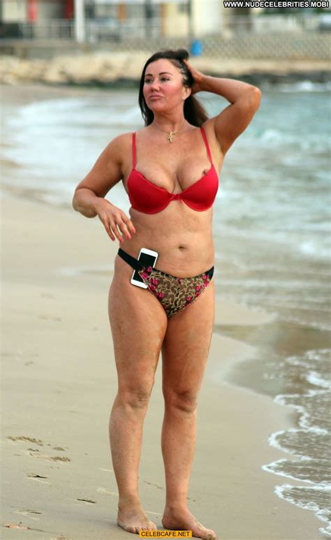 Lisa Appleton Celebrity Nipple Slip Beautiful Spa Babe Spain Posing Hot