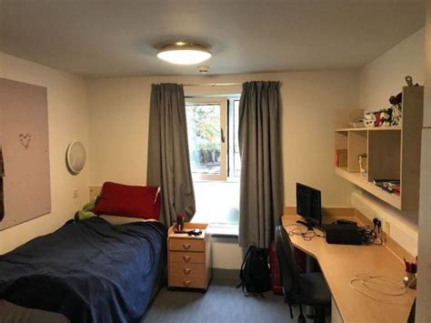 Self Catered En Suite Accommodation For Postgraduate Student At Maclay
