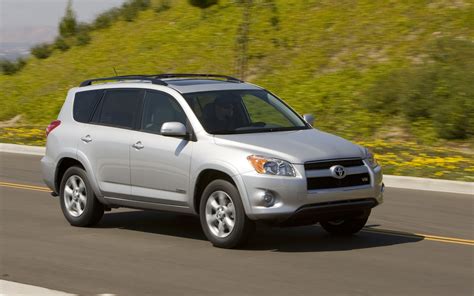 Used 2012 toyota rav4 base with 4wd, keyless entry, spoiler, 16 inch wheels, steel wheels, and cloth seats. 2012 Toyota RAV4 Photo Gallery - MotorTrend