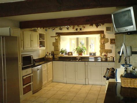 Paint first the inside of the cabinets and then the outside, without neglecting the bottom of individual accessories, such as any fixed shelves. Falcon Pine Hand Painted Kitchens Fitted Wardrobes Furniture