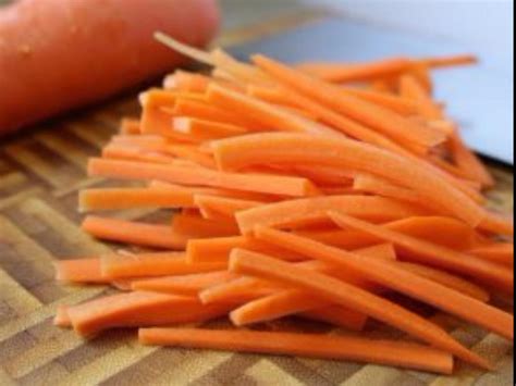Slice lengthwise one side of the carrot. Julienne Carrots Nutrition Information - Eat This Much
