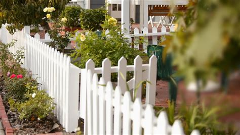 30 Front Yard Fence Ideas That Will Bring Life To Your Space