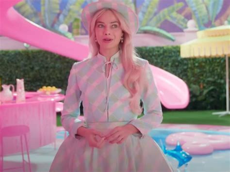 Fans Love Margot Robbies Architectural Digest Tour Of Pink Barbie