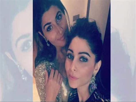 Popular Singer Kanika Kapoor Sister Annabel Pass Away सिंगर कनिका कपूर की बहन एनाबेल का हुआ निधन