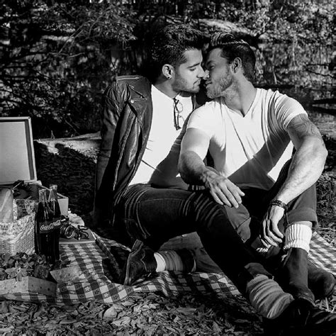 List 98 Wallpaper Pictures Of Gay Men Kissing Sharp