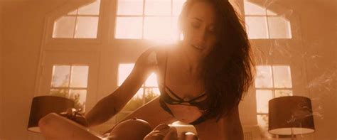 Maggie Q Uma Thurman Breasts Lesbian Scene In The Con Is My Xxx Hot Girl