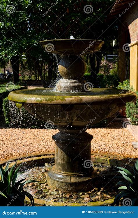 Beautiful Fountain At Sunrise Stock Image Image Of Pond Fountain