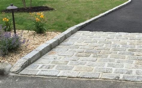 Cobblestone Driveway Apron With Belgium Block Curbing Driveway Edging