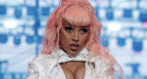Doja Cat Recovering From Breast Reduction And Liposuction Photos