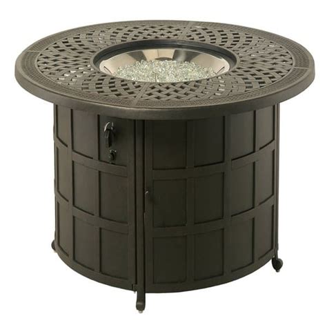 The wide edge around the fire bowl provides ample space for holding plates, sauces, brushes and other barbecue. Berkshire Enclosed Fire Pit