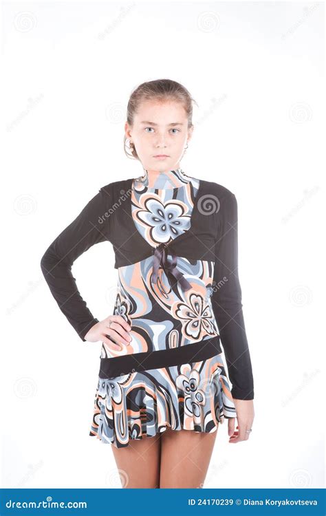 Fille De L Adolescence Dans Une Pose Rose De Robe Image Stock Image