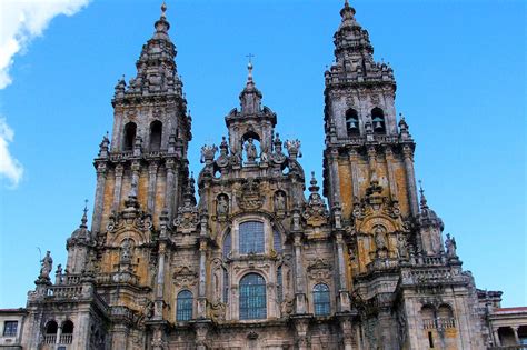 Tiene 43 dársenas que dan servicio a las 20 empresas que, al igual que alsa, operan desde ella hacia distintos puntos de la geografía, provincial, autonómica, nacional e internacional. Santiago de Compostela Cathedral - Santiago de Compostela ...