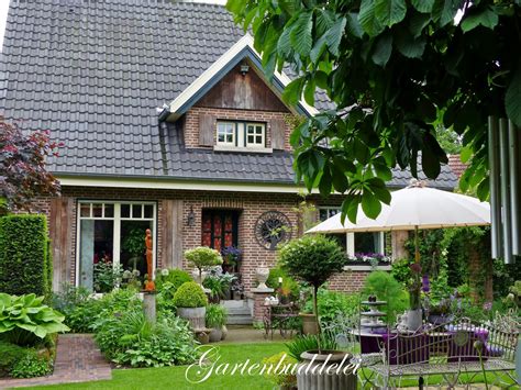 Its flexible, rounded catching crown and harvesting blade easily detach fruit from the tree, which then falls into a cloth sack for safe keeping. Gartenbuddelei: 10jähriges Jubiläum im Garten Picker