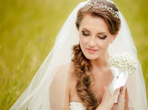 15 Easy Wedding Hairstyles You Can Do Yourself