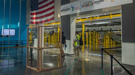 Amazon Opens New Fulfillment Center In Tulsa