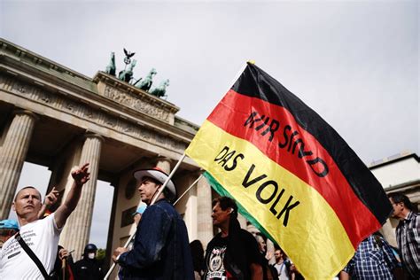 Mittlerweile hat die berliner polizei 13. Auflagen nicht eingehalten: Polizei löst Corona-Demo in ...