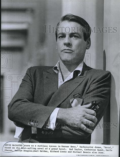 1966 Press Photo Kevin Mccarthy Actor In Hotel Historic Images
