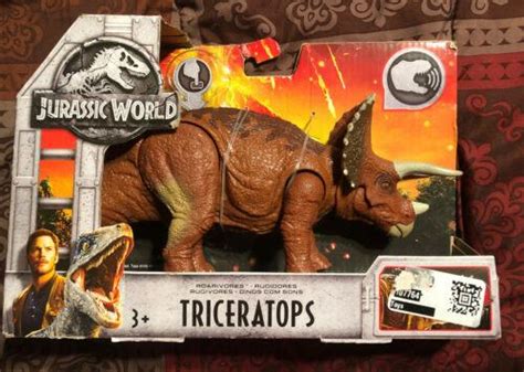 Jurassic World Roarivores Triceratops Action Figure Fallen Kingdom