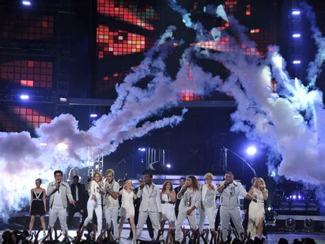 American Idol Season 11 Finale Photo 3 Pictures Cbs News