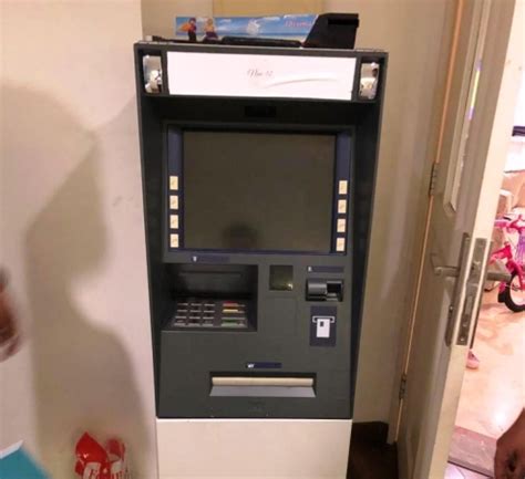 Projek bersepadu yang diberikan kepada pelajar ini merupakan permasalahan kejuruteraan kimia/biokimia yang memerlukan penyelesaian terbuka. Asal Usul Mesin ATM di Kamar Apartemen Ramyadjie Priambodo ...