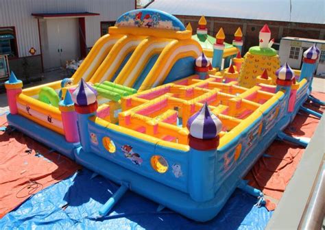 Large Inflatable Jumping Bouncy Castles With Slide Maze Climbing Wall