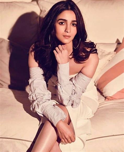 Times When Alia Bhatt Stuns In Off Shoulder Dress