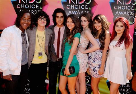 Ariana Grande Victoria Justice And Victorious Cast Have Virtual