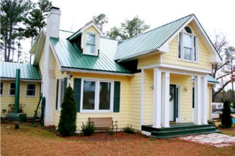 If you really want the window trim and the details on your house to pop then white is the absolute best color to accentuate these features as it stands out best against the yellow stucco walls. 50+ Cool Yellow Exterior House Paint Colors http ...