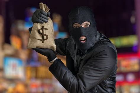 Six Dumbest Bank Robberies Of All Time Mybanktracker