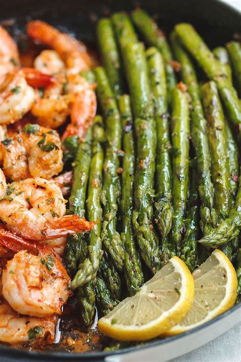 Use a steamer basket if you have one to steam the asparagus. Garlic Butter Shrimp with Asparagus | Rețete culinare ...