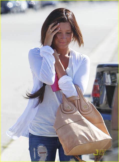 Ashley Tisdale To Guest On Extreme Makeover Home Edition Photo 219031