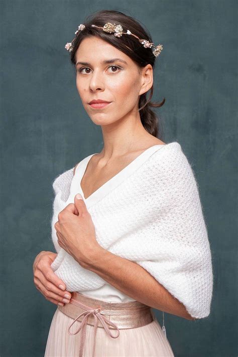 Braut schal loop in ivory zum brautkleid noni. Braut Schal, Loop in Weiß aus Mohair Mix | Hochzeit jacke ...