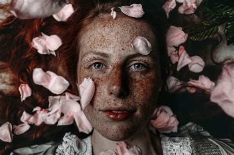 98 Freckled People Who’ll Hypnotize You With Their Unique Beauty Beautiful Freckles People