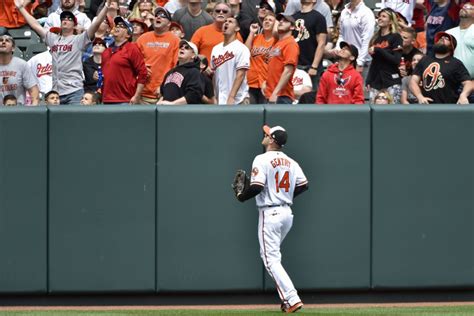 Craig Gentry S Hit Gives Baltimore Orioles Walk Off Win Over Kansas