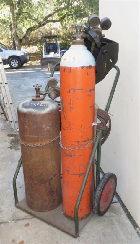 Jun 20, 2007 · i worked for about a dozen years at a plant that refilled gas cylinders, including acetylene tanks and o2 tanks. Victor Journeyman Oxy Acetylene Welding Set with Large ...