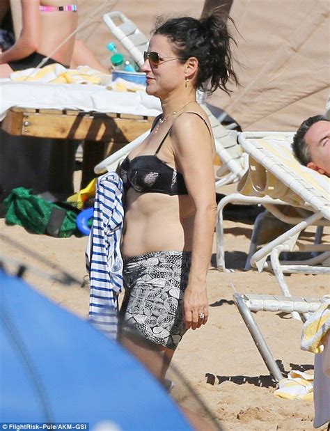 Julia Louis Dreyfus 53 Shows Off Her Incredible Beach Body As She Makes A Splash During