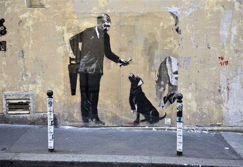 The anonymous graffiti artist known as banksy is perhaps the most controversial street artist of today. Kunstwerk van Banksy ontdekt bij nooduitgang Bataclan ...