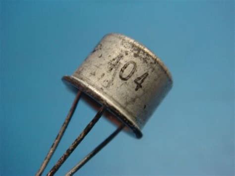 1 2n1605 Npn Alloy Junction Germanium Transistor 3 Pin To 5 Vintage