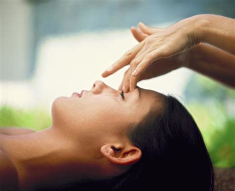 The Healthy Anti Aging Benefits Of Acupressure Face And Scalp Massage
