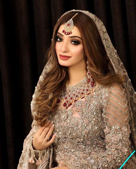 bridal shoot pakistani bridal mehendi crown jewelry how to wear muslim fashion stars