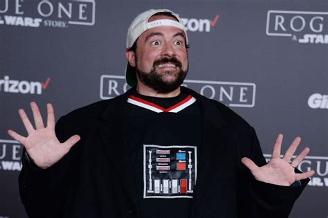 Look Kevin Smith Celebrates Pound Weight Loss Upi