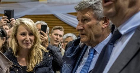 Philippe de villiers a rencontré vladimir poutine en crimée, pour discuter d'un projet de deux parcs puy du fou en russie. La visite surprise de Marion Maréchal-Le Pen à Philippe de ...